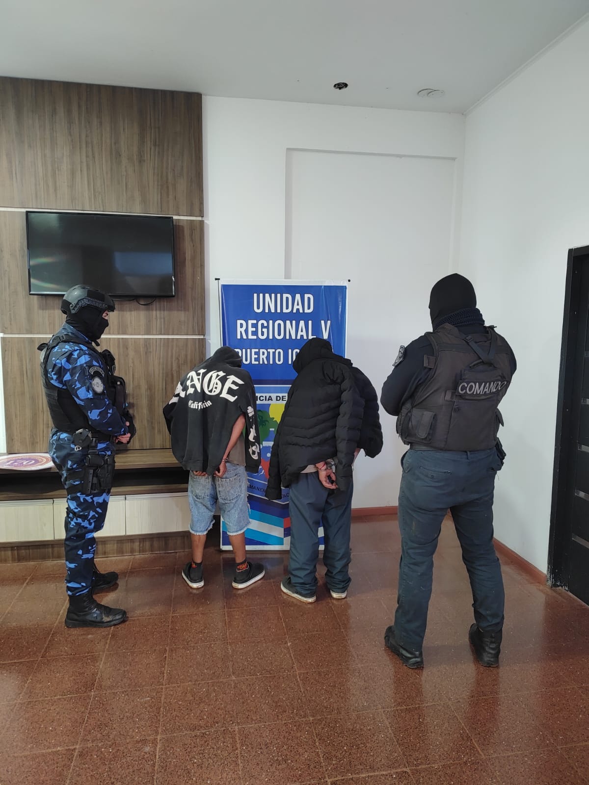 Iguazú: allanaron una vivienda por robos de motos y la can “Ayna” detectó drogas fraccionadas  2